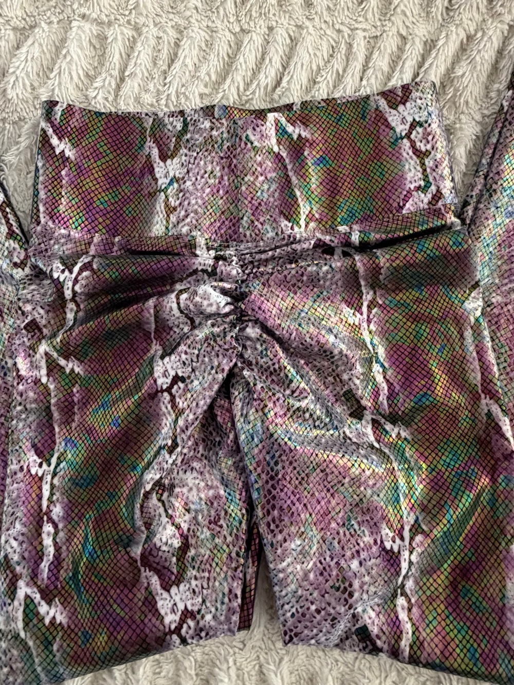 Cute booty Iridescent Snake Print High-Waist Shorts - Purple/Green